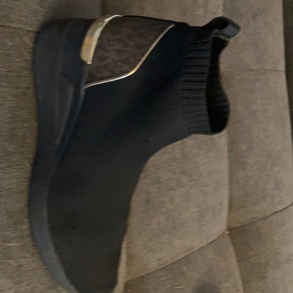 Micheal Kors ankle booties - Picture 4 of 7